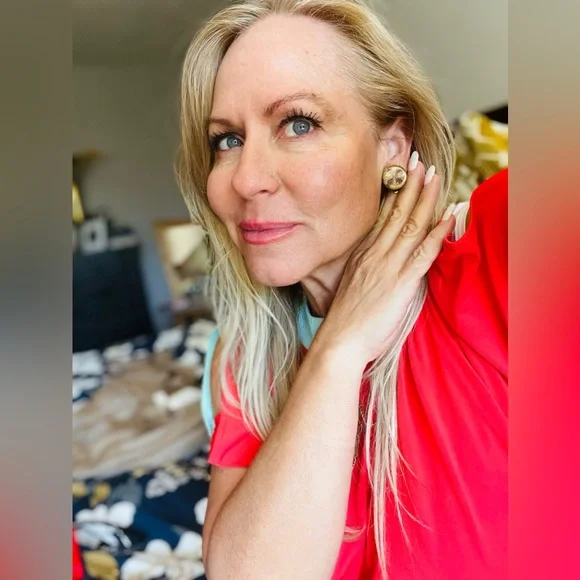 🍀 CHANEL 2001 season Amber and resin Clip on earrings - Picture 9 of 9